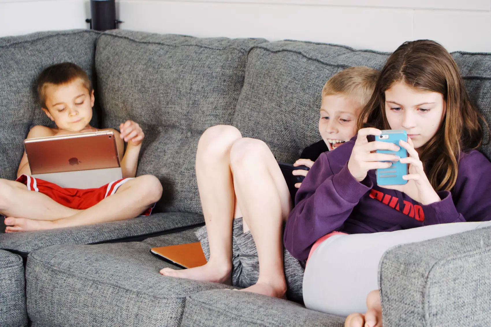 स्मार्टफोन की लत बच्चों के दिमाग पर कैसे डाल रही है खराब असर